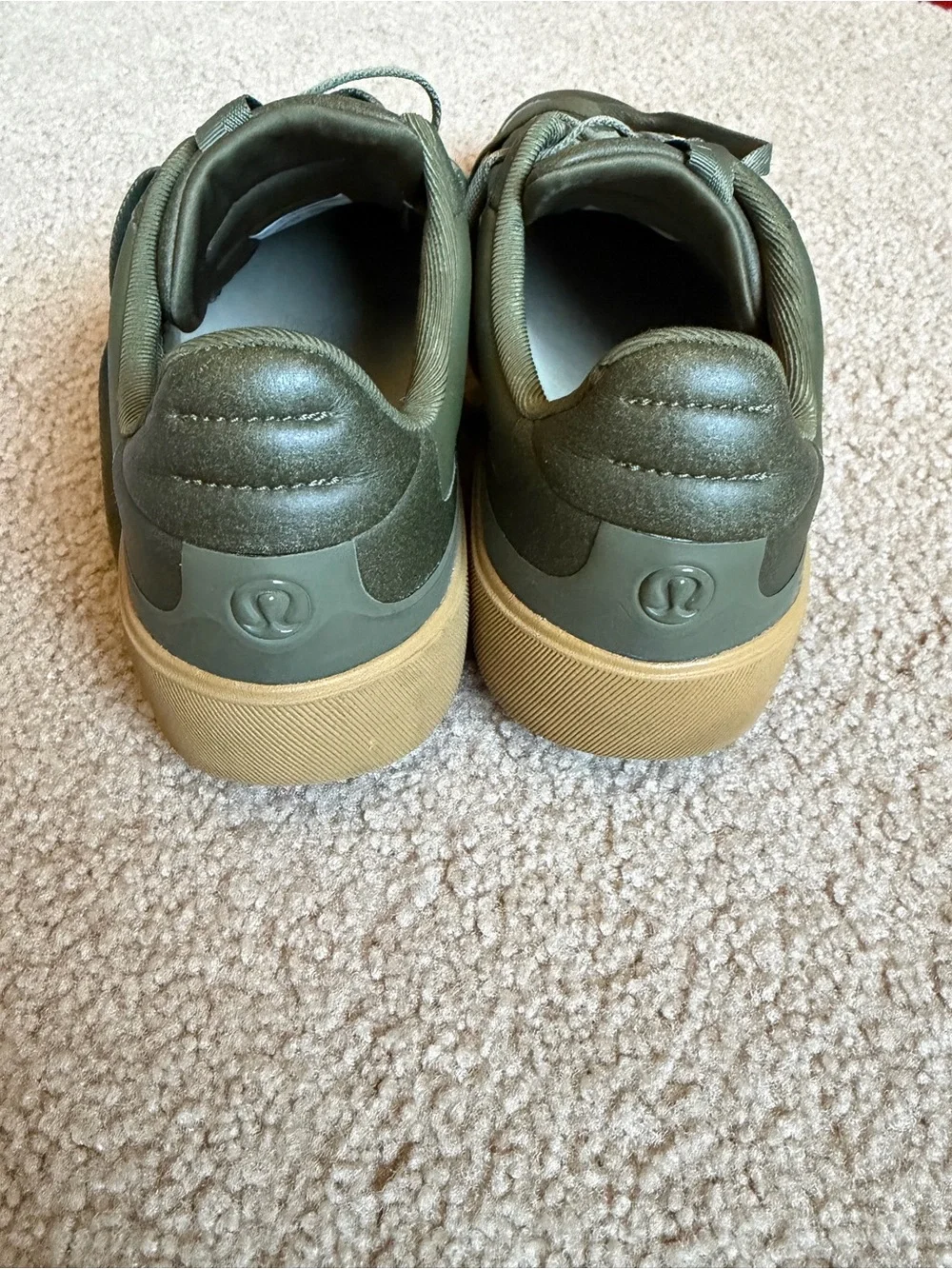 Lululemon Men's Cityverse Sneaker olive green Size 10,5